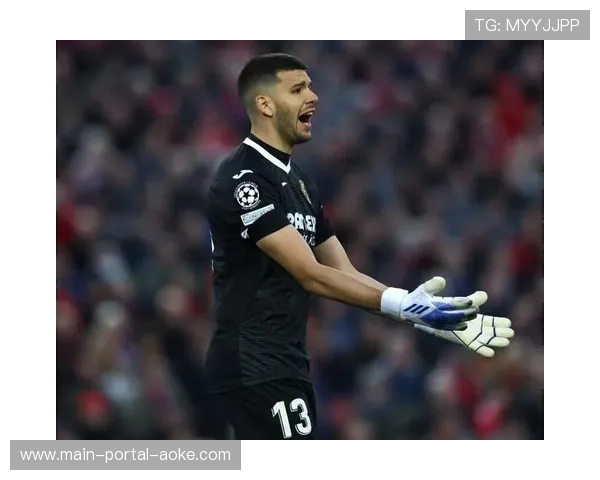 巴黎圣日耳曼半场四次击中门柱，马赛门将鲁利屡现神扑难阻溃败